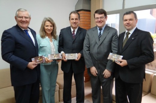 Dirigentes da CIC e Sescon Serra Gaúcha firmam parceria para divulgação de evento - Foto: Christiane Finger