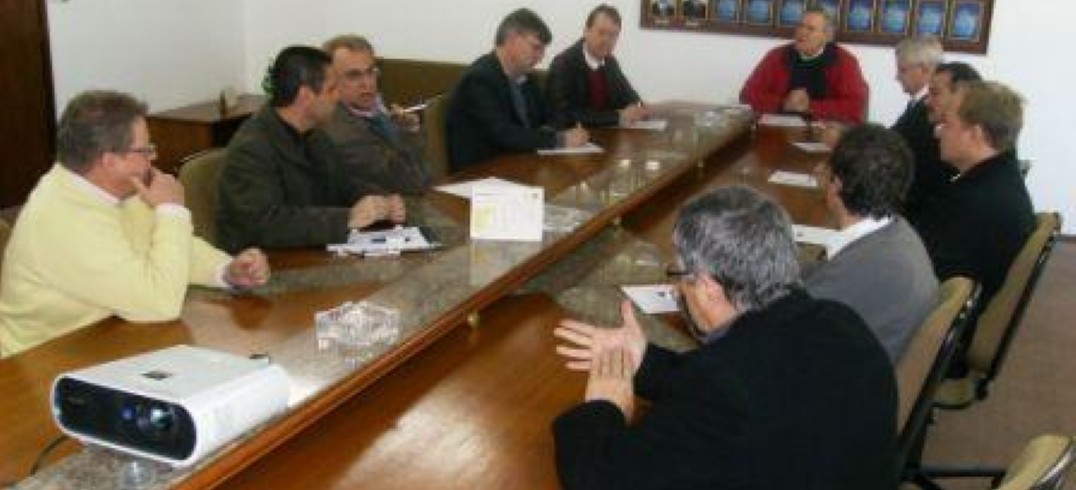 Empresários e direção da RGE reuniram-se na CIC - Fotos: Giovana Schmit