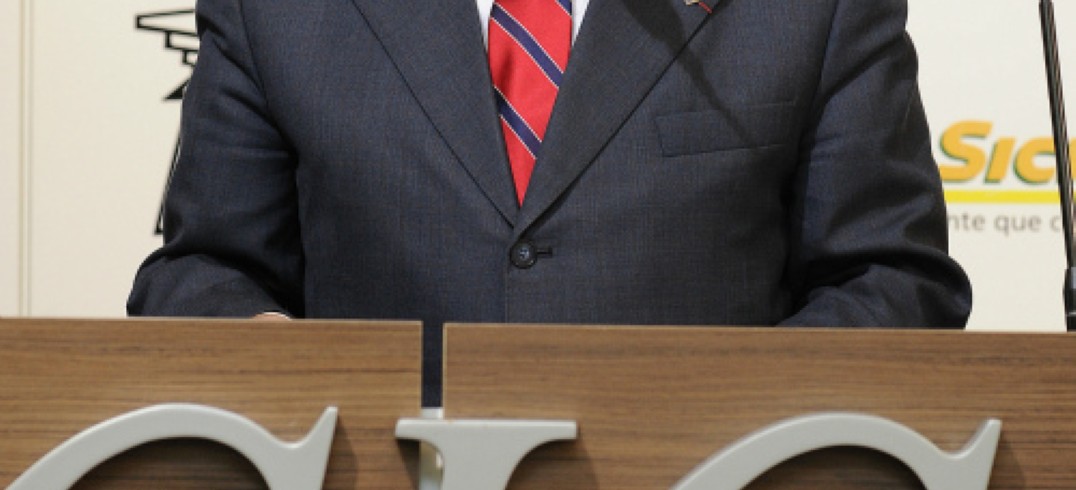 Carlos Heinen falou na abertura da reunião-almoço realizada nesta quarta-feira. Foto Julio Soares