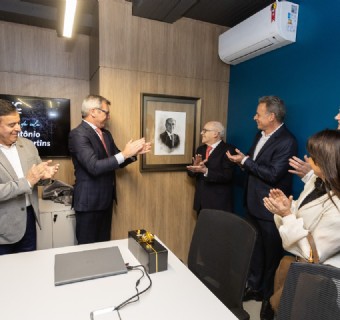 Empresário de 91 anos teve foto descerrada durante solenidade - Foto: Antonio Valiente