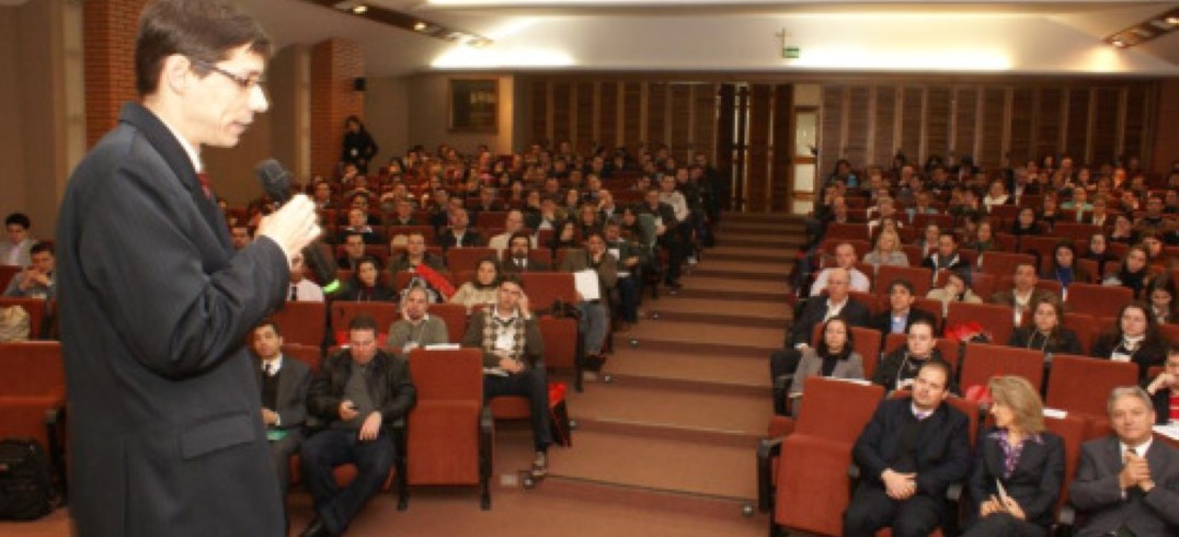 Seminário na CIC apontou atitudes diferenciadas para aumentar a competitividade das organizações e das pessoas. Foto Wagner Cecatto.