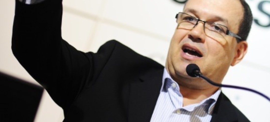 Gerente de Comunicação da Petrobras, Eraldo Careiro, falou sobre a importância da imagem na reunião-almoço da CIC de Caxias do Sul. Foto Júlio Soares.