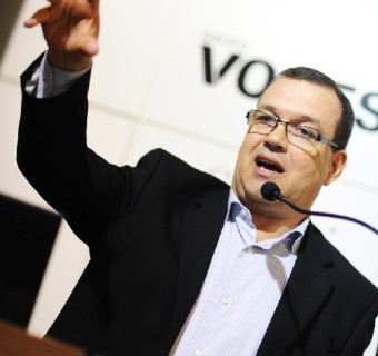 Gerente de Comunicação da Petrobras, Eraldo Careiro, falou sobre a importância da imagem na reunião-almoço da CIC de Caxias do Sul. Foto Júlio Soares.