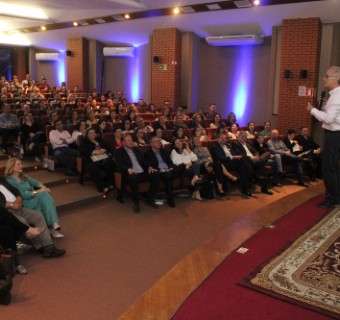 Convergência de gerações e diversidade foi o tema da palestra de Nelson Bittencourt - Foto: Candice Giazzon/CIC