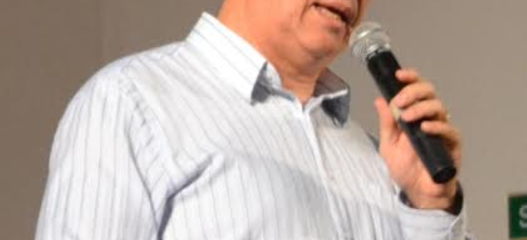 Teólogo Daniel Fernandes Lima palestra em evento alusivo aos 25 anos da Detella - Foto: Divulgação