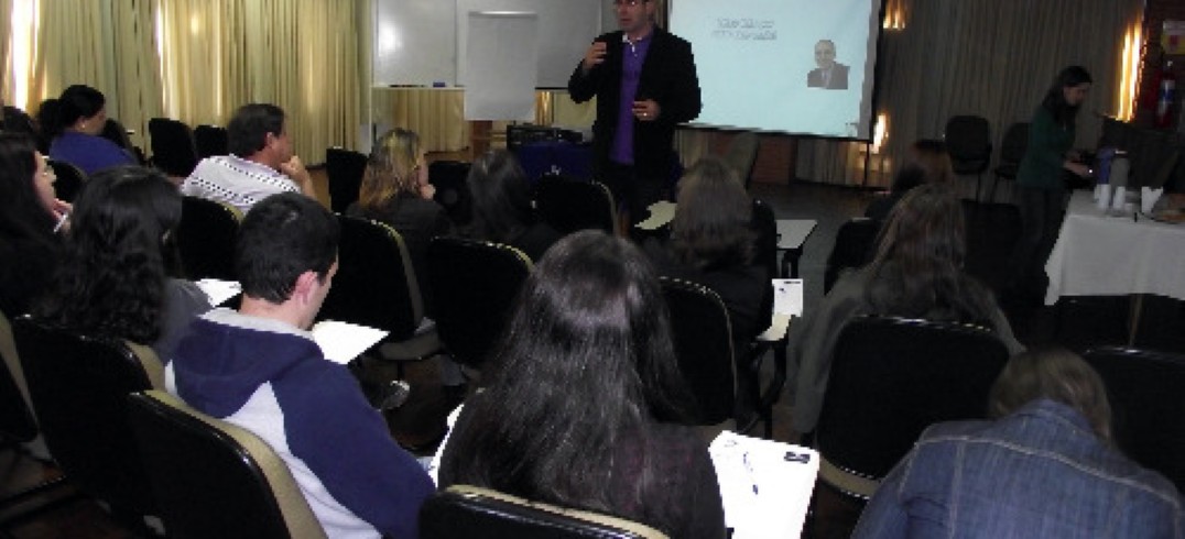 Programa Renovar contou com a palestra do consultor Dario Amorin. Foto divulgação CIC.