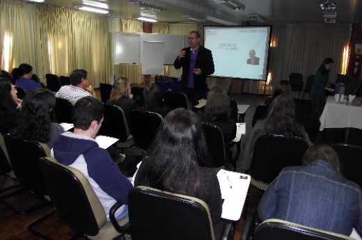 Programa Renovar contou com a palestra do consultor Dario Amorin. Foto divulgação CIC.