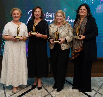 Da esquerda para a direita, Eneida Zadra, Eunice Chalela, Juçara Dini e Ana Cristina Cesa em noite de homenagens - Foto: Júlio Soares/Objetiva