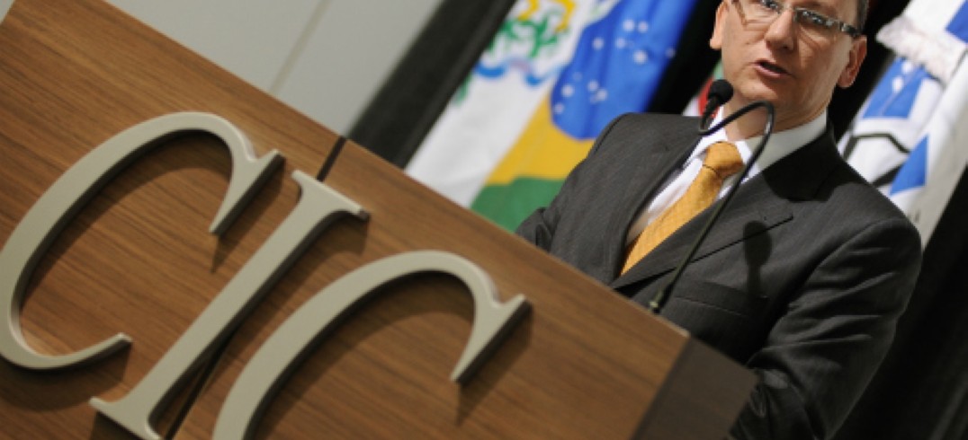 Diretor da MAN Latin America falou sobre setor na reunião-almoço da CIC. Foto Júlio Soares/Objetiva.
