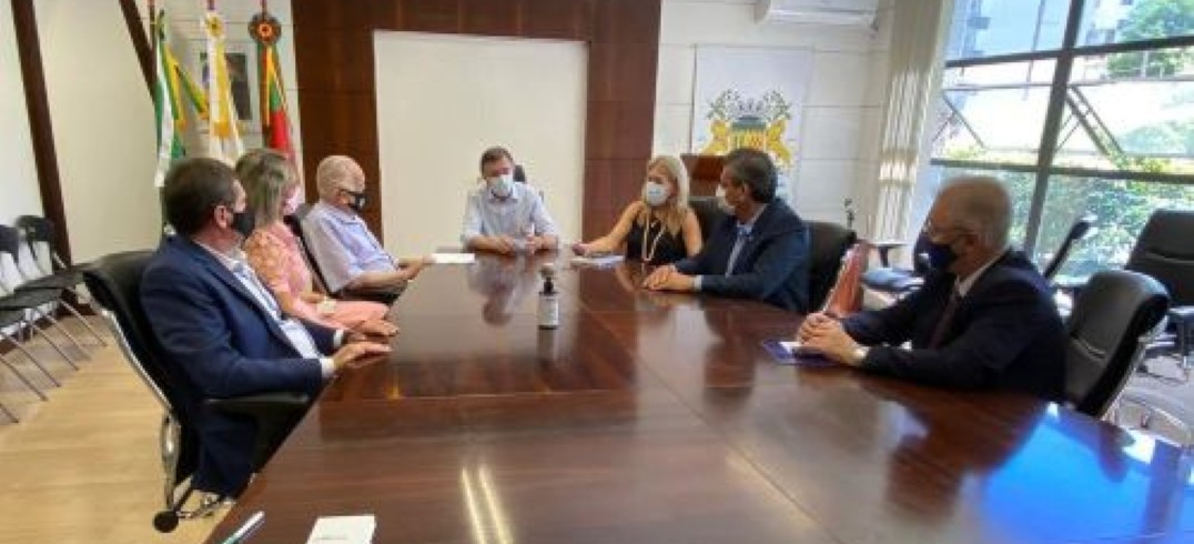 Lideranças empresariais se reuniram com Adiló Didomenico, Paula Ioris e Mansueto Serafini nesta segunda-feira (11) - Foto: Marta Guerra Sfreddo