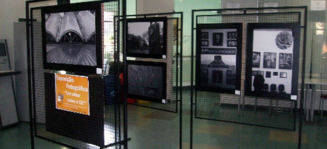 Mostra dos alunos da UCS reúne dez fotografias sobre a entidade empresarial. Foto Fabíola Brezolin.