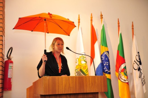 Trade Officer mostra uma inovação desenvolvida na Holanda. Foto: Luiz Chaves.