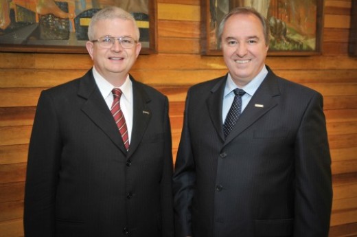 Orlando Marin e Jaime Lorandi durante solenidade de posse da nova diretoria do Simplás - Julio Soares/Objetiva