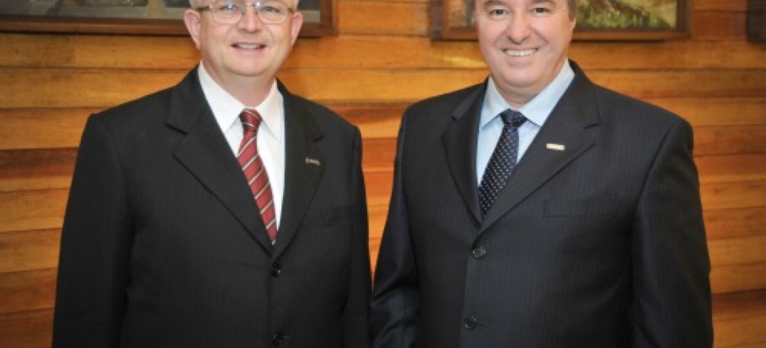 Orlando Marin e Jaime Lorandi durante solenidade de posse da nova diretoria do Simplás - Julio Soares/Objetiva