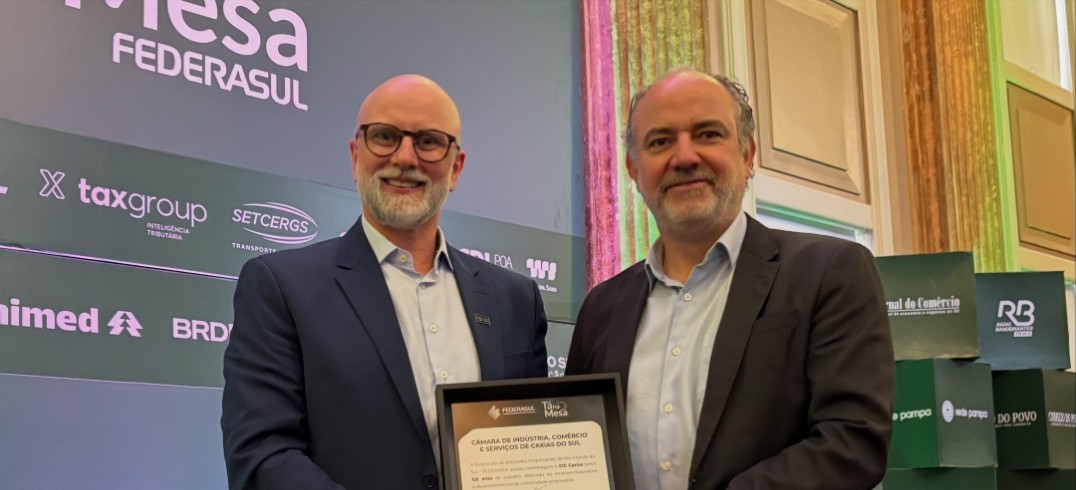 Presidente da CIC Caxias Ubiratã Rezler recebe homenagem da Federasul pelos 125 anos da entidade