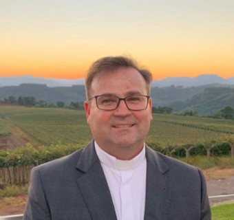 O reitor do Santuário de Caravaggio, padre Ricardo Fontana, é o convidado da semana - Foto: Divulgação