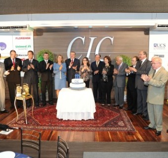 Presidência executiva, ex-presidentes, conselhos e autoridades comemoraram os 111 anos da CIC. Foto Julio Soares