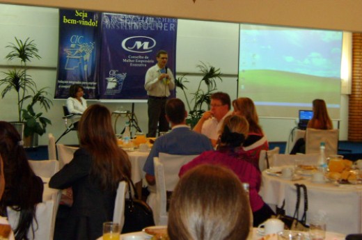 Fazendo alusão ao PIB, sacerdote pediu mais solidariedade e humildade entre as pessoas. Foto Gabriela Simionato.