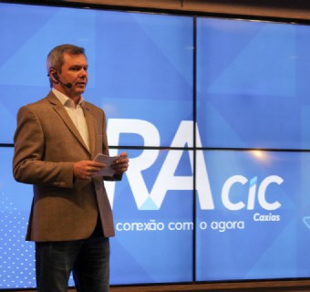 Celestino Oscar Loro durante a abertura do evento de lançamento da nova RA - Foto: Amanda Faccio/ CIC Caxias