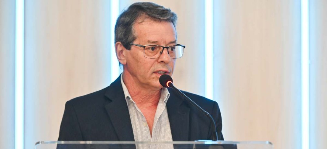 Em palestra na CIC Caxias, economista relacionou peso do Estado a baixo investimento e perda de competitividade no País - Fotos: Júlio Soares