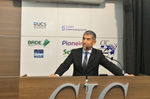 Fernando Ribeiro defendeu prioridade para circulação de ônibus como forma de melhorar qualidade dos serviços - Foto: Gilmar Gomes