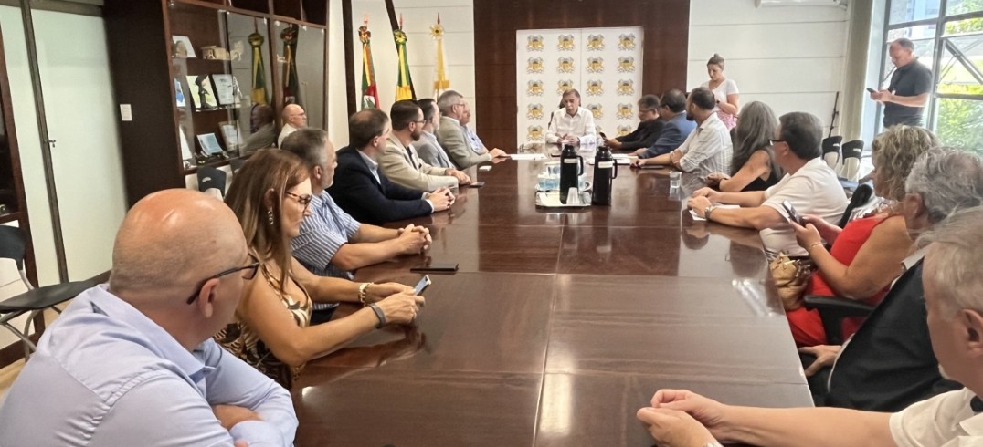 Comitiva foi recebida no Centro Administrativo no final da manhã desta quinta-feira - Foto: Marta Guerra Sfreddo