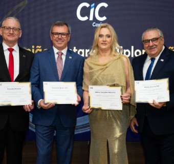 Eduardo Michelin, Celestino Loro, Idalice Manchini e Ruben Bisi: mais dois anos à frente da entidade - Foto: Júlio Soares