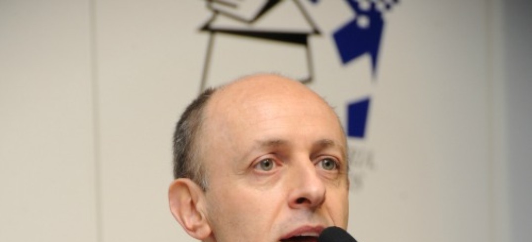 Em palestra na reunião-almoço, patrono da 28ª Feira do Livro de Caxias do Sul falou sobre alimentos e venenos da sociedade contemporânea