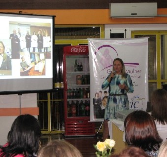 Rosane Bender Demari palestra em evento de formação do Grupo da Mulher Empresária/Executiva da CIC de Antônio Prado.