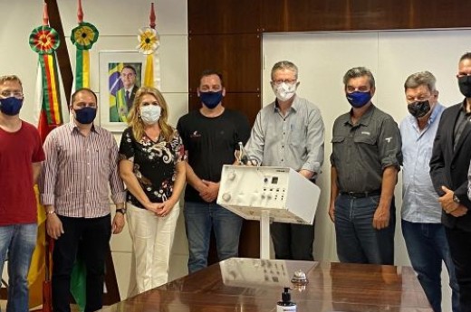CIC marcou presença na solenidade de entrega dos equipamentos ao prefeito Flávio Cassina e equipe - Foto: Marta Guerra Sfreddo