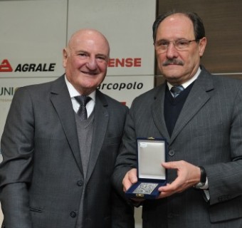 Nelson Sbabo entregou a José Ivo Sartori a Medalha da CIC - Foto: Julio Soares/Objetiva