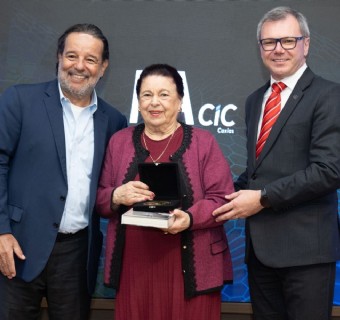 Nilva Randon recebe homenagem do Grupo RBS