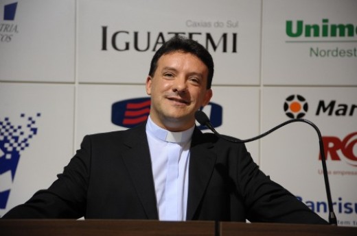 Sacerdote defende o olhar em direção ao outro para uma sociedade menos individualista. Foto Julio Soares/Objetiva