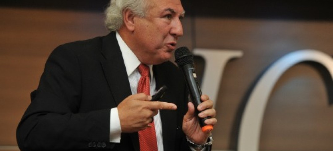 Professor Adroaldo Lamaison palestrou na reunião-almoço da CIC desta segunda-feira (13)