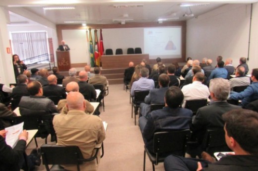 Mais de 100 pessoas se reuniram  no sábado, na UCS, para debater o futuro da cidade - Foto: Giovana Schmitt/CIC