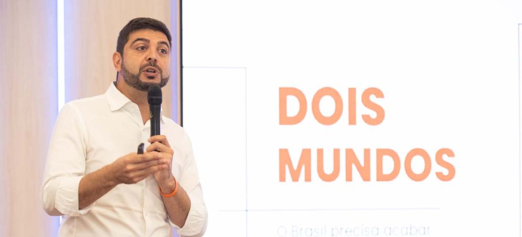 Deputado lançou o livro “Dois mundos” e defendeu maior engajamento nas decisões que impactam o ambiente econômico - Foto: Denise Suzin Borges