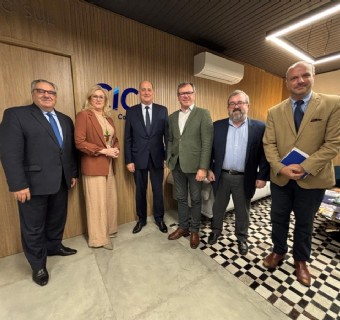 Dirigentes da CIC Caxias com o embaixador e cônsules argentinos
