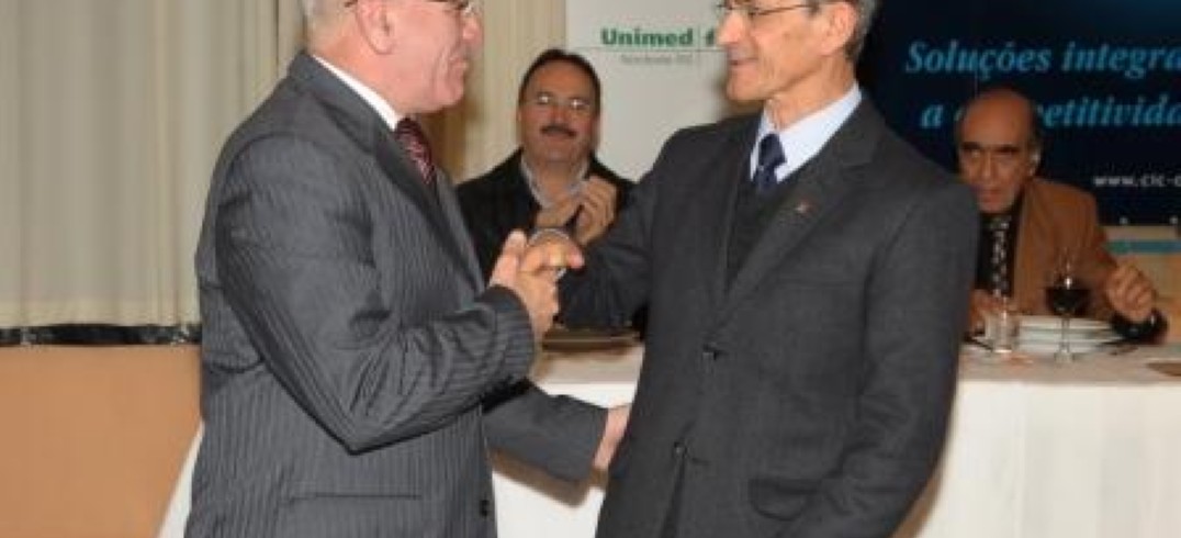 Presidente da CIC, Milton Corlatti, e o reitor da UCS, Isidoro Zorzi, selaram parceria - Foto: Julio Soares/Objetiva