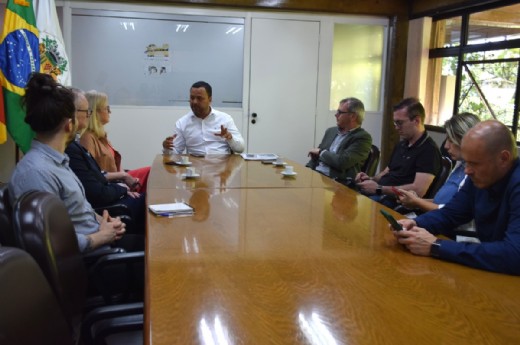 Dirigentes da entidade foram recebidos na sede do Legislativo Municipal - Foto: Vania Marta Espeiorin/Câmara Caxias