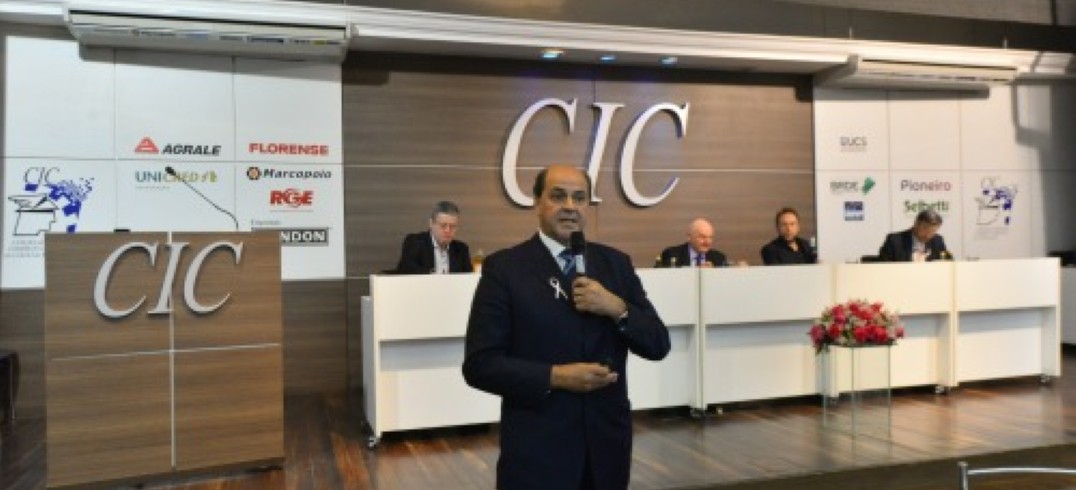Presidente da Calçados Bibi palestra na CIC sobre estratégias que levaram empresa a conquistar mercado mundial - Foto: Gilmar Gomes