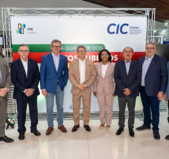 Parlamentares e dirigentes da CIC Caxias - Foto: Benito Rizzi