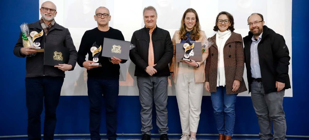 Paola Benevenuto, Ronei Tonet e Ubiratã Rezler foram apresentados como Embaixadores do Turismo deste ano - Foto: Ricardo Rech