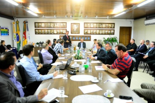 Alceu Barbosa Velho foi recebido pelo presidente Nelson Sbabo e lideranças sindicais - Foto: Ícaro de Campos