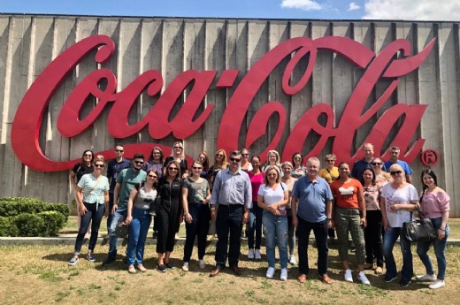 Grupo com 27 pessoas conheceu história da marca e o processo de produção - Foto: Divulgação/Coca-Cola