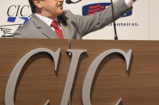 Na CIC, Tarso Genro diz que vai entregar diagnóstico financeiro e técnico sbre aeroporto por escrito - Foto: Marina Granzotto