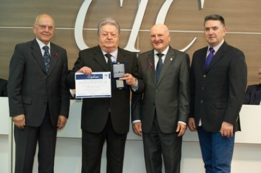 Ex-presidente da CIC recebeu honraria de Nelson Sbabo, José Quadros dos Santos e Dagoberto Lima Godoy - Foto: Julio Soares/Objetiva