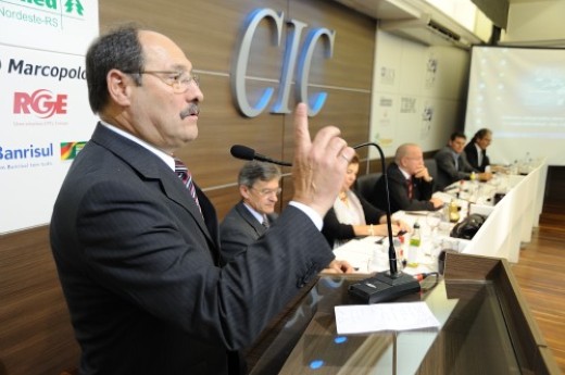 Na CIC, prefeito e diretor-presidente do Samae apresentam conjunto de obras que representa 110 milhões de investimento. Foto Julio Soares/Objetiva.