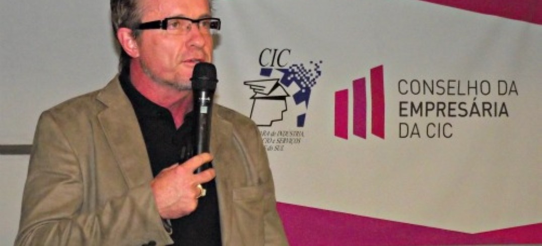 No Café com Informação da CIC, palestrante Domi Müller explicou que em meio ao apagão da mão de obra, o desafio do líder é dedicar-se aos funcionários
