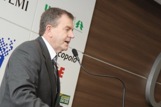 Diretor da Randon apresenta modelo de gestão da empresa, que ambiciona prêmio máximo no PQRS 2011. Foto Marina Granzotto.