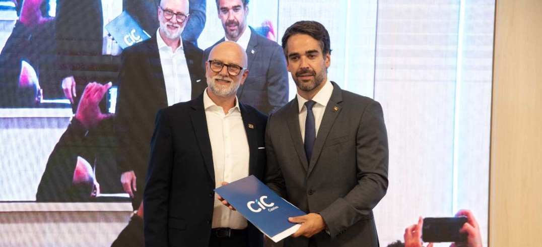 Ubiratã Rezler entregou carta com elenco de demandas ao governador Eduardo Leite - Foto: Júlio Soares/Objetiva